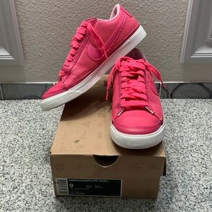 Vintage NIKE Blazer Low ‘09 Valentine Edition PINK FLASH  VVD PINK- Size 9